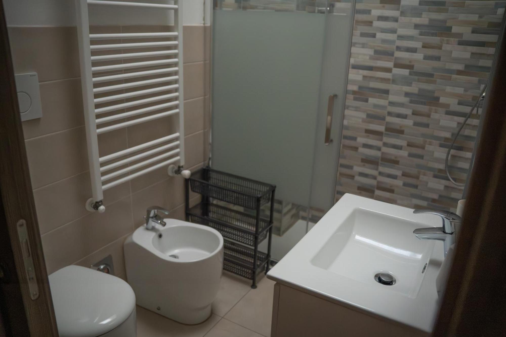 Lugaro Guest House Турин Екстер'єр фото